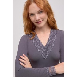 70034 YSABEL MORA CAMISETA TERMICA MUJER PICO ENCAJE Gris Foto 70034 YSABEL MORA CAMISETA TERMICA MUJER PICO ENCAJE Gris Foto
